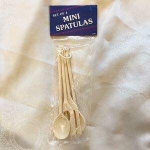 Vintage 70s / 80s Retro NWT Unopened Mini Spatulas Set of 4 - Cream / Yellow